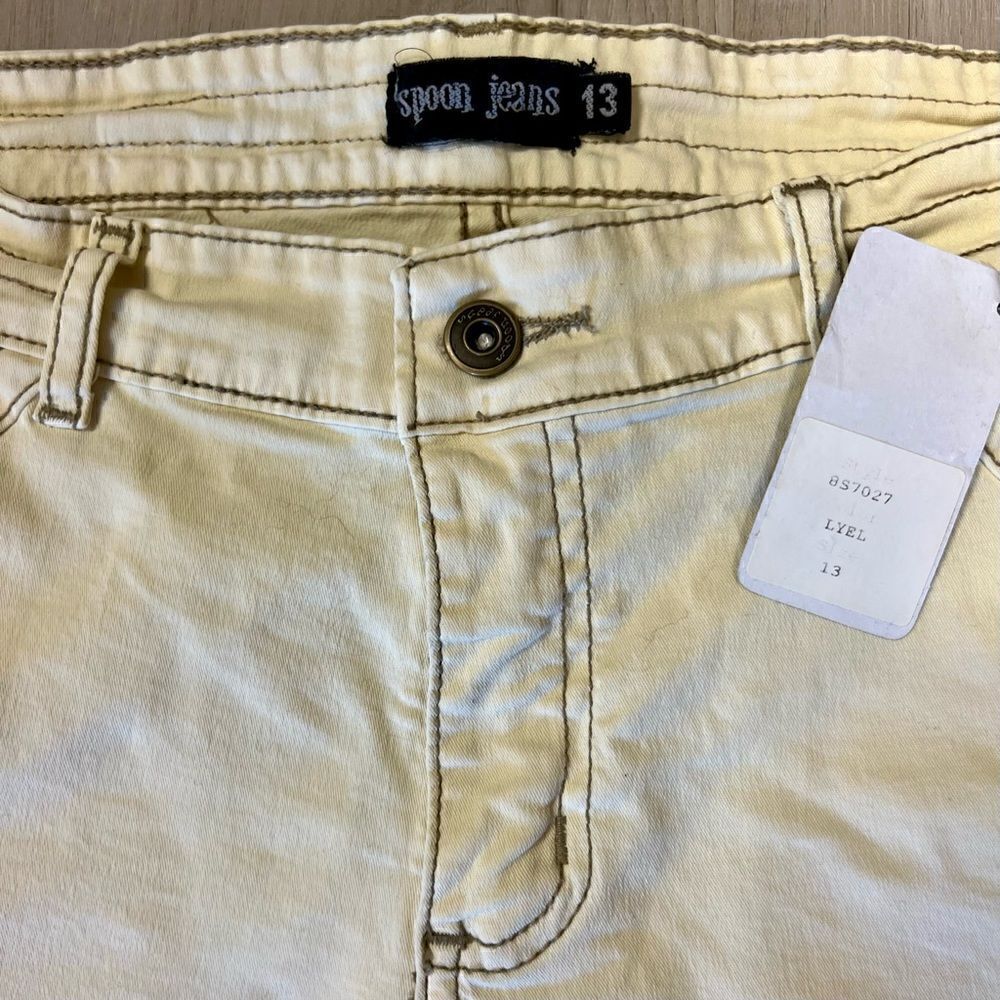 Vintage y2k Spoon capris in light yellow sz 13 low rise. - Picture 9 of 14